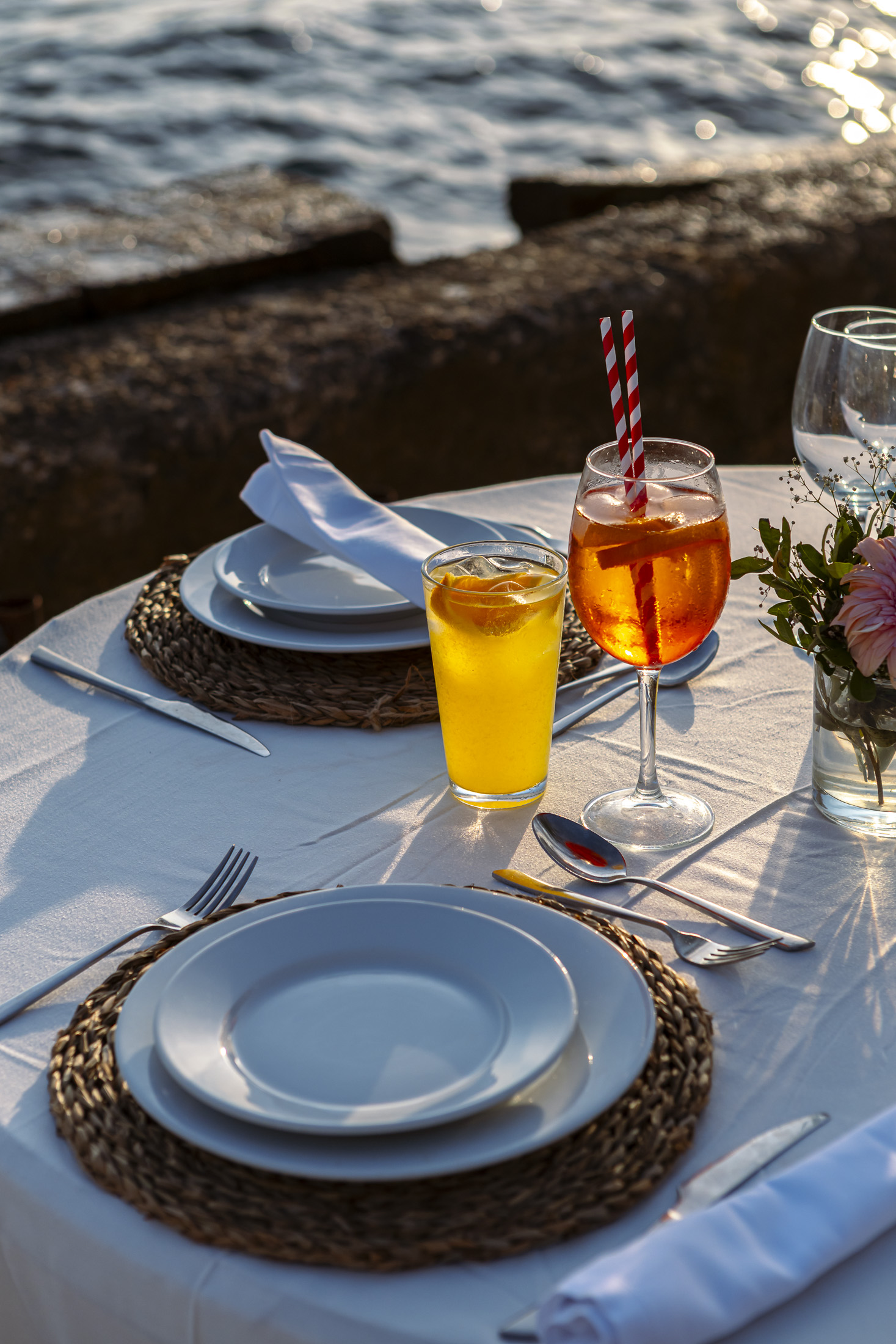Aperitivo servido en la terraza