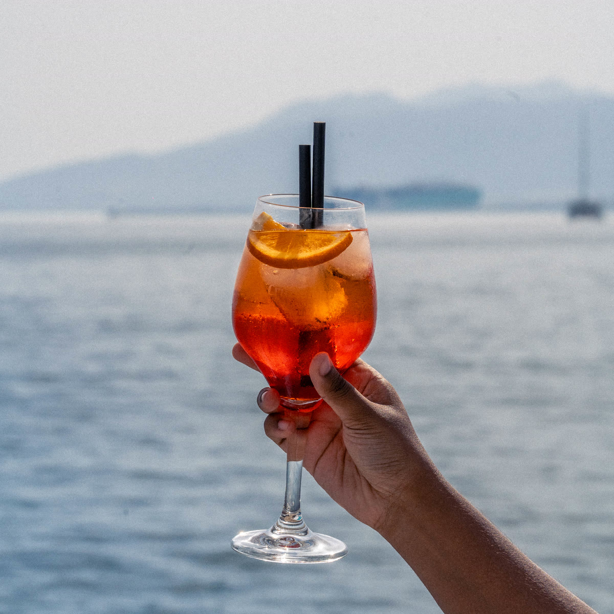 Spritz frente al mar en la terraza